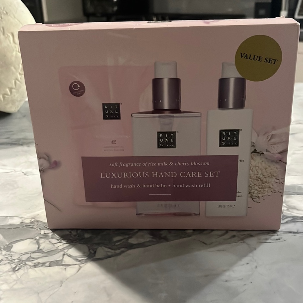 Luxurious hand care set